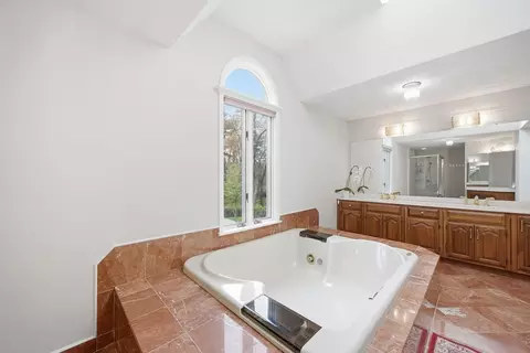 Bath - 5 Powers Rd, Andover, MA 01810 photo 2 of 6