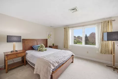 Bedroom - 5 Powers Rd, Andover, MA 01810 photo 4 of 8