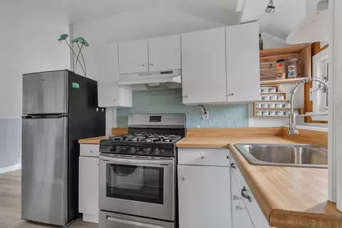 Kitchen - 10 Barnes St # -R, Wareham, MA 02571 photo 2 of 4