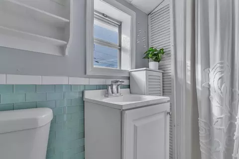 Bath - 10 Barnes St # -R, Wareham, MA 02571 photo 2 of 2