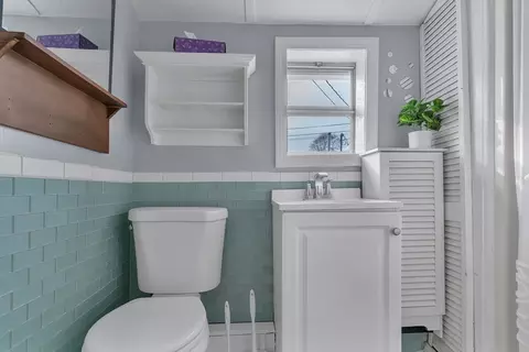 Bath - 10 Barnes St # -R, Wareham, MA 02571 photo 1 of 2