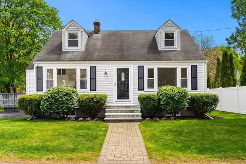 13 Munroe Ave, Woburn, MA 01801