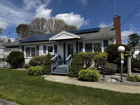 12 Winthrop Dr, Falmouth, MA 02536