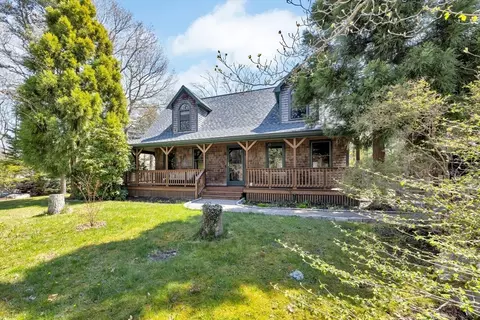 34 Hilltop Dr, Sandwich, MA 02563