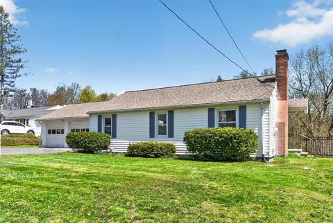 18 Hillside Dr, Lunenburg, MA 01462