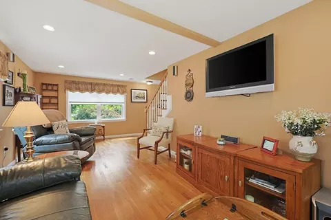 Living - 7 Lilac Ct, Walpole, MA 02081 photo 2 of 4