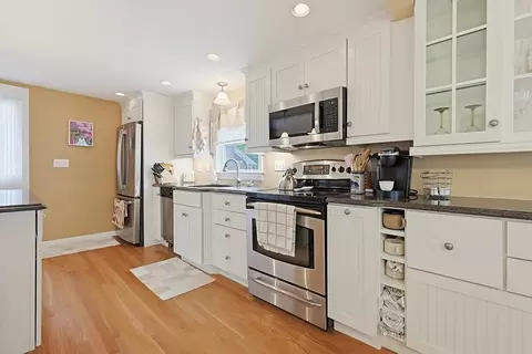 Kitchen - 7 Lilac Ct, Walpole, MA 02081 photo 3 of 5