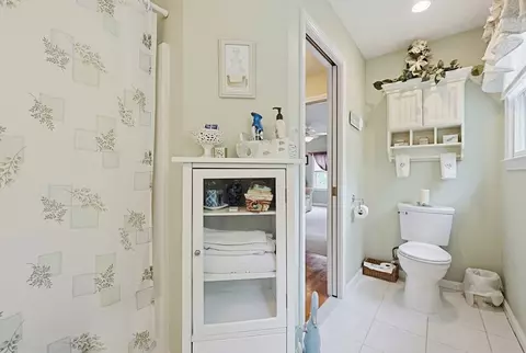 Bath - 7 Lilac Ct, Walpole, MA 02081 photo 2 of 4