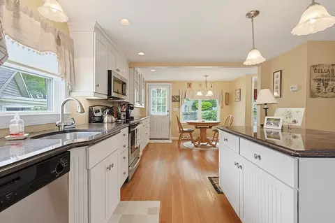 Kitchen - 7 Lilac Ct, Walpole, MA 02081 photo 5 of 5