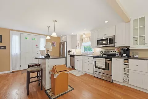 Kitchen - 7 Lilac Ct, Walpole, MA 02081 photo 2 of 5