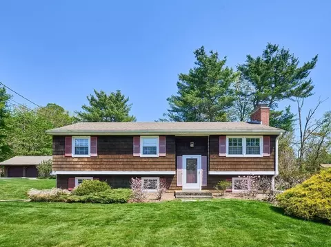 841 Dennison Dr, Southbridge, MA 01550