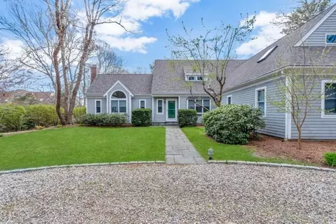 35 Punkhorn Point Rd, Mashpee, MA 02649