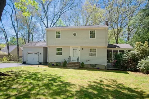 4 Applecrest Rd, Andover, MA 01810