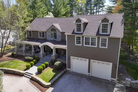 71 Bourque Rd, Lynnfield, MA 01940