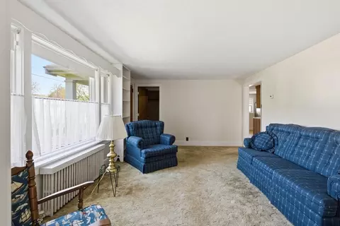 Living - 9 Brae Rd, Fairhaven, MA 02719 photo 2 of 2