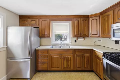 Kitchen - 9 Brae Rd, Fairhaven, MA 02719 photo 2 of 2