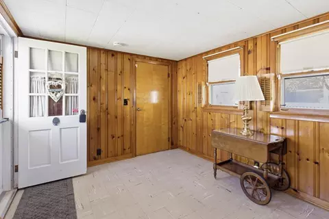Entry Way - 9 Brae Rd, Fairhaven, MA 02719 photo 1 of 3