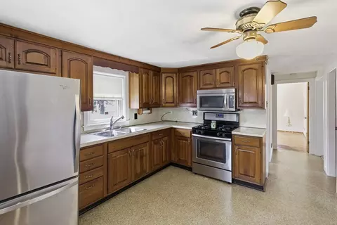 Kitchen - 9 Brae Rd, Fairhaven, MA 02719 photo 1 of 2