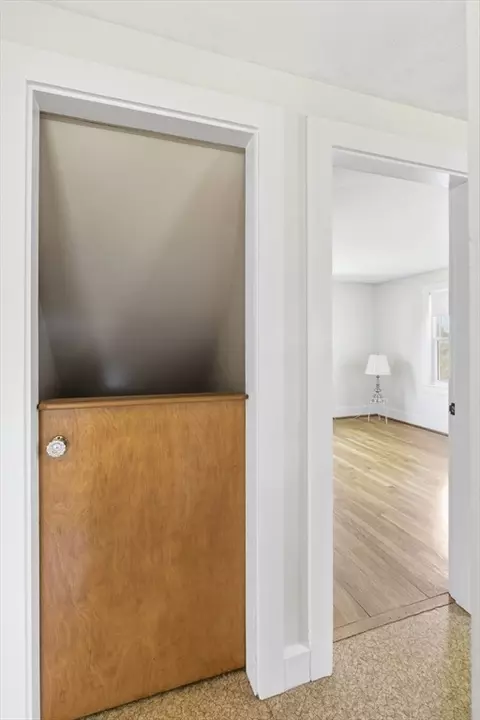 Entry Way - 9 Brae Rd, Fairhaven, MA 02719 photo 3 of 3