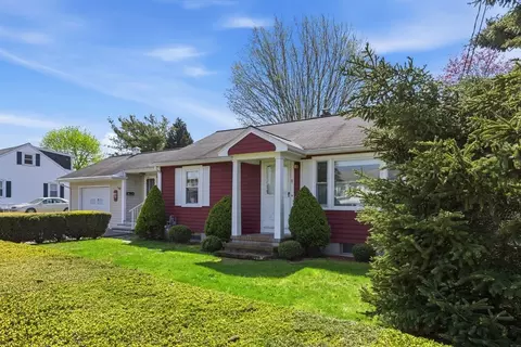 9 Brae Rd, Fairhaven, MA 02719
