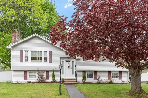 134 River Rd, Lowell, MA 01852