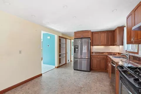 Entry Way - 3 Fairway Dr, Canton, MA 02021 photo 1 of 5