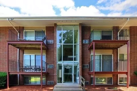 10 Longwood Dr #5, Andover, MA 01810