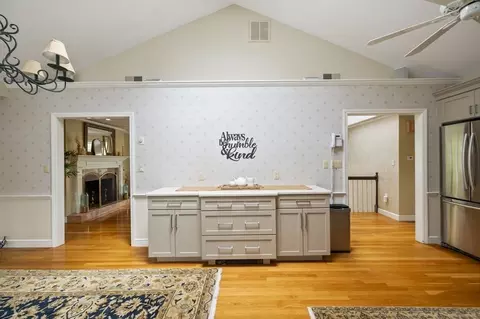 Entry Way - 115 Pilgrim Rd, Braintree, MA 02184 photo 4 of 6