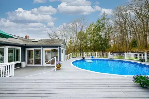 Exterior - 115 Pilgrim Rd, Braintree, MA 02184 photo 7 of 11