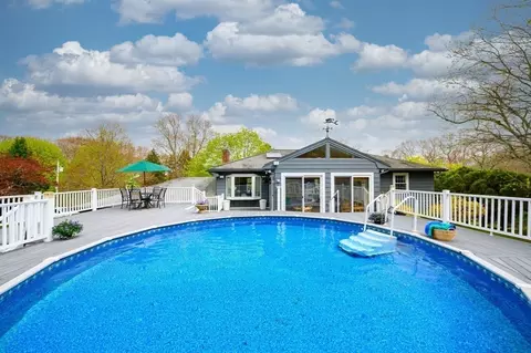 Exterior - 115 Pilgrim Rd, Braintree, MA 02184 photo 6 of 11