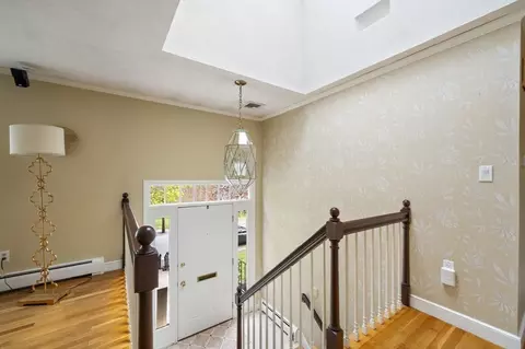 Entry Way - 115 Pilgrim Rd, Braintree, MA 02184 photo 5 of 6
