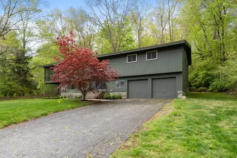 86 Framingham Rd, Southborough, MA 01772
