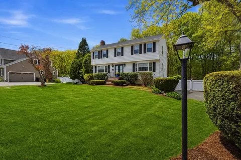 Exterior - 14 Lomas Dr, Framingham, MA 01701 photo 4 of 5