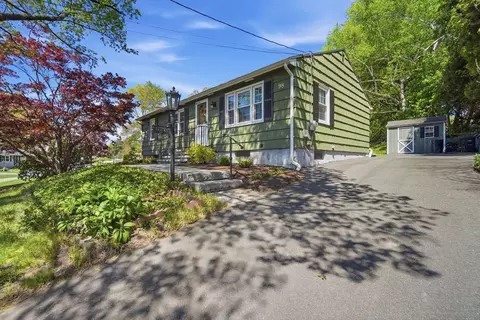 98 Hanward Hl, East Longmeadow, MA 01028