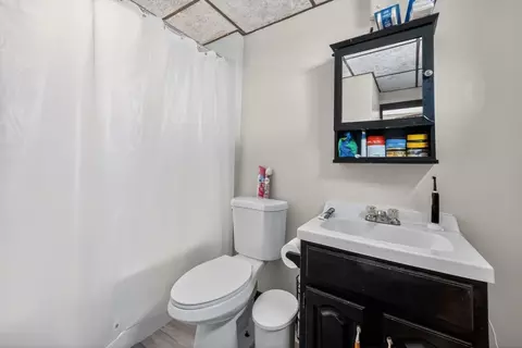 Bath - 2 Mill St, Beverly, MA 01915 photo 1 of 6