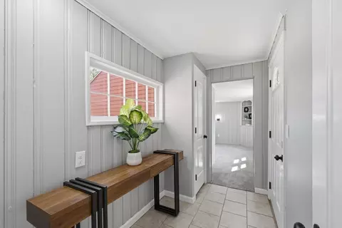 Entry Way - 118 Surrey Rd, Springfield, MA 01118 photo 2 of 3