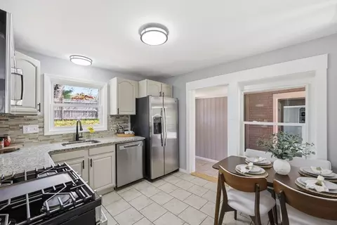Kitchen - 118 Surrey Rd, Springfield, MA 01118 photo 2 of 4