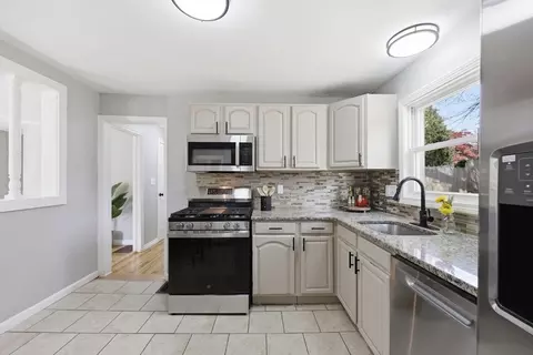 Kitchen - 118 Surrey Rd, Springfield, MA 01118 photo 4 of 4
