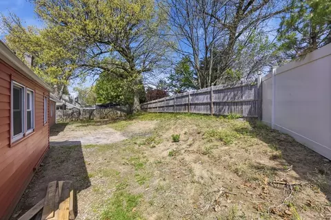 Exterior - 118 Surrey Rd, Springfield, MA 01118 photo 4 of 6