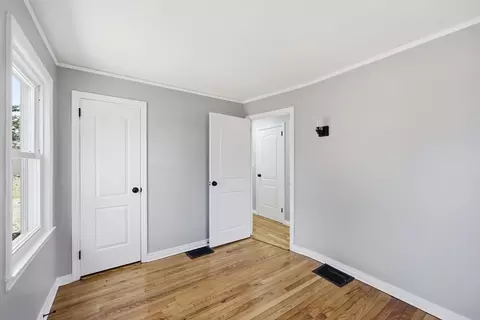Bedroom - 118 Surrey Rd, Springfield, MA 01118 photo 6 of 10
