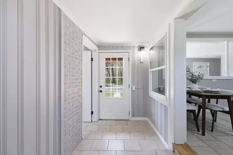 Entry Way - 118 Surrey Rd, Springfield, MA 01118 photo 1 of 3