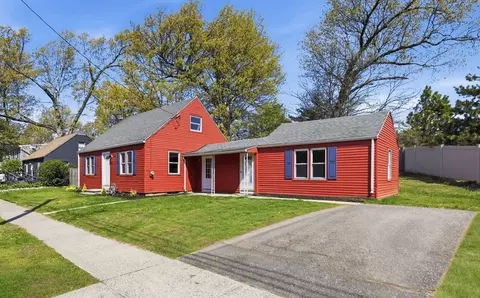 Exterior - 118 Surrey Rd, Springfield, MA 01118 photo 2 of 6
