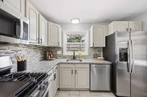 Kitchen - 118 Surrey Rd, Springfield, MA 01118 photo 1 of 4