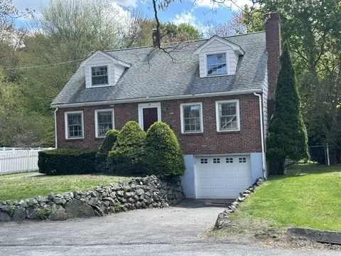 14 Locust St, Woburn, MA 01801