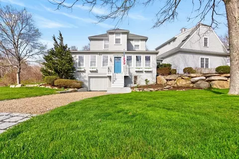 1 Peaked Clf, Sagamore Beach, MA 02562