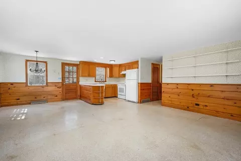 Living - 21 Uncatena Rd, Mashpee, MA 02649 photo 2 of 4