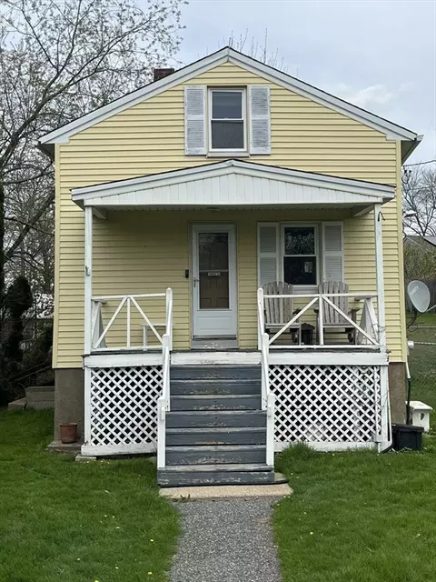 62 Hull St, Seekonk, MA 02771