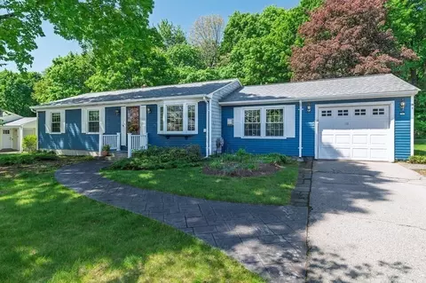 96 Sleepy Hollow Dr, Cumberland, RI 02864