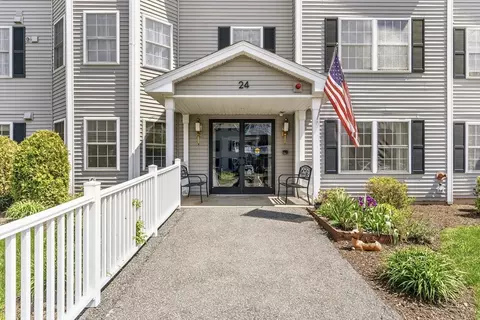 24 Greenleaves Dr #406, Amherst, MA 01002