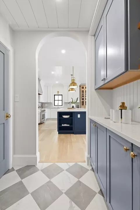 Entry Way - 847 E 5th St #2, Boston, MA 02127 photo 2 of 4